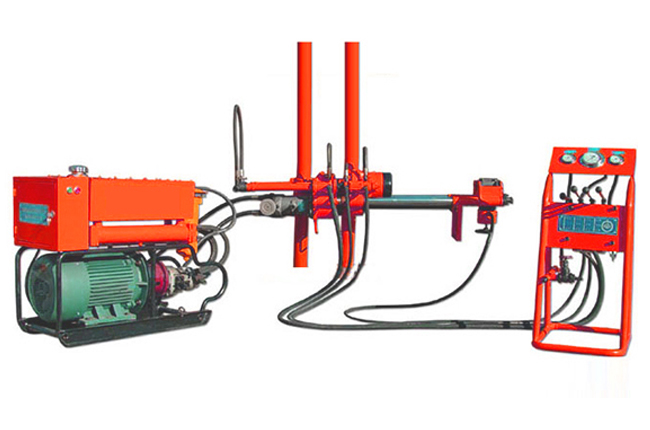 赤峰礦源鉆機(jī)廠坑道鉆機(jī)作業(yè)現(xiàn)場(chǎng)